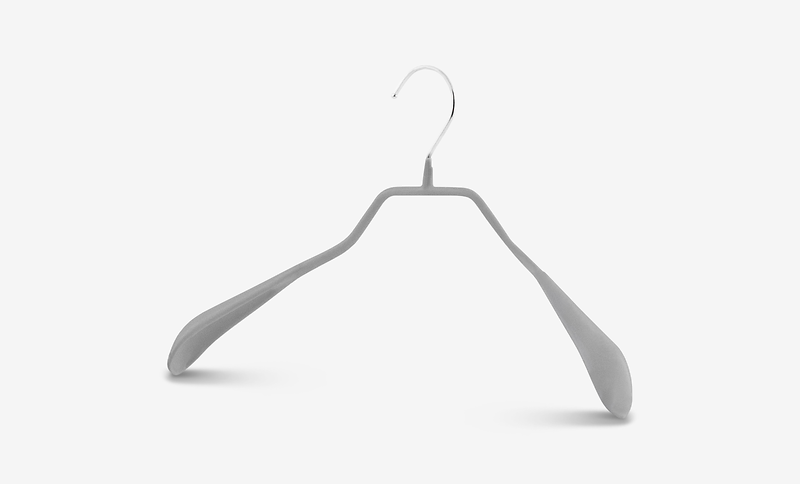 MAWA Bodyform L protuklizna srebrna metalna vješalica s proširenim ramenima za jakne